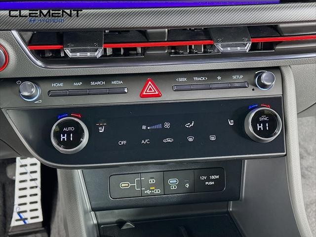 Hyundai Sonata Vehicle Full-screen Gallery Image 19