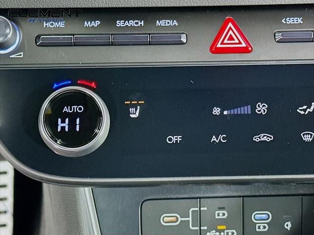 Hyundai Sonata Vehicle Full-screen Gallery Image 20