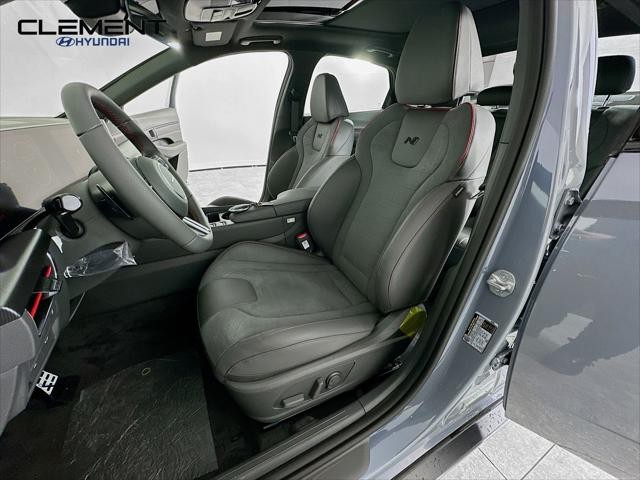 Hyundai Sonata Vehicle Full-screen Gallery Image 27