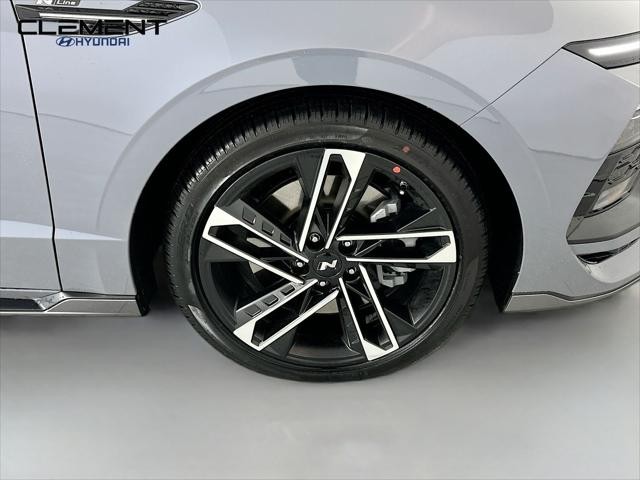 Hyundai Sonata Vehicle Full-screen Gallery Image 33