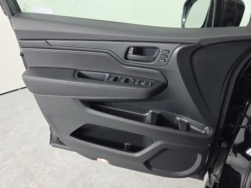 Honda Odyssey Vehicle Full-screen Gallery Image 31
