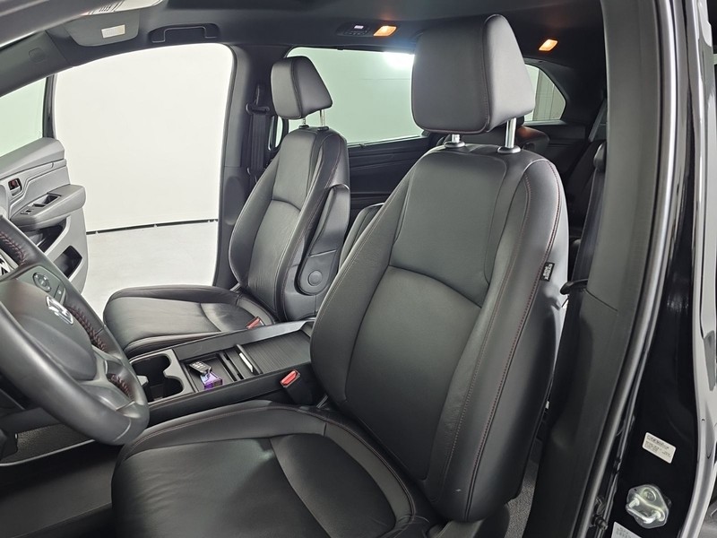 Honda Odyssey Vehicle Full-screen Gallery Image 33