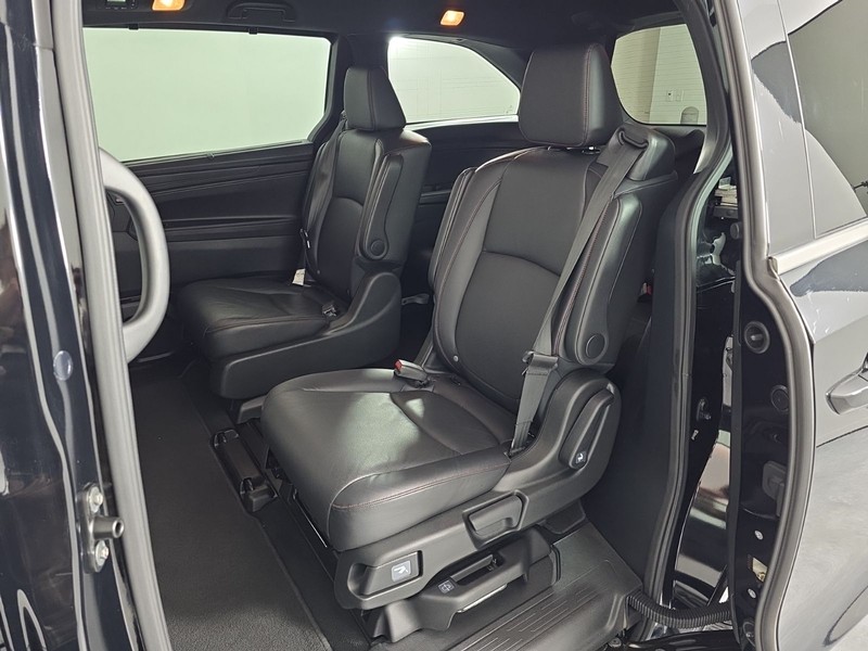 Honda Odyssey Vehicle Full-screen Gallery Image 34