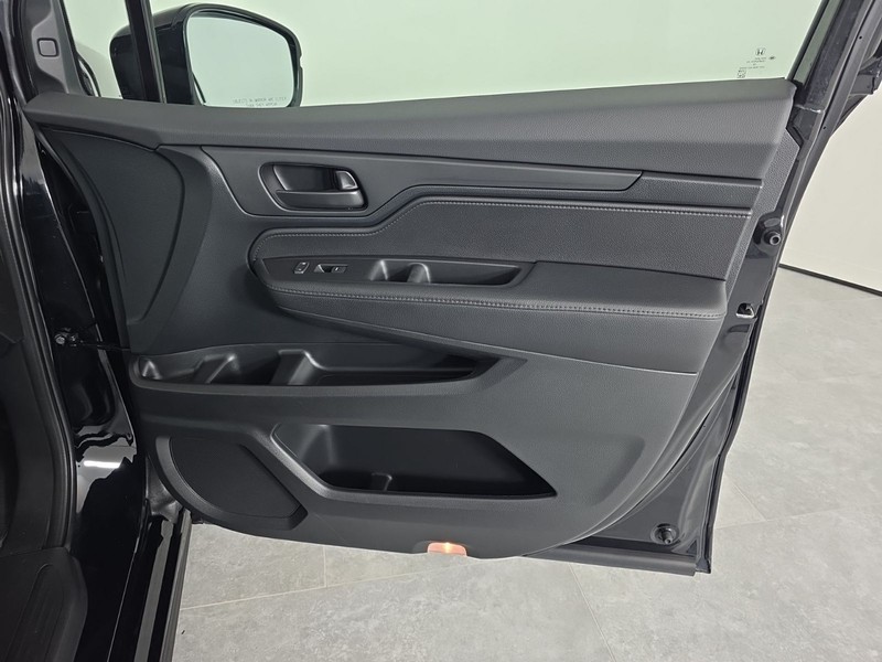 Honda Odyssey Vehicle Full-screen Gallery Image 38