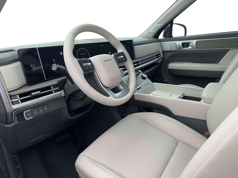 Hyundai Santa Fe Hybrid Vehicle Full-screen Gallery Image 14