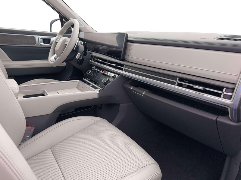 Hyundai Santa Fe Hybrid Vehicle Full-screen Gallery Image 15