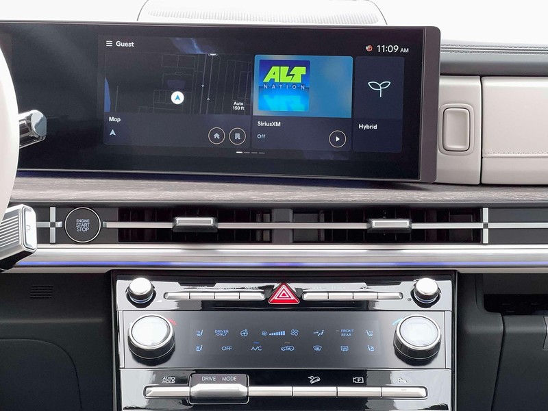 Hyundai Santa Fe Hybrid Vehicle Full-screen Gallery Image 19