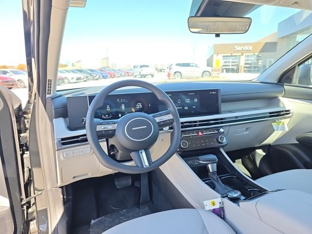 Hyundai Tucson Vehicle Full-screen Gallery Image 10