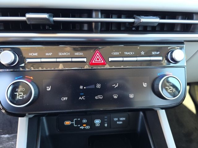 Hyundai Tucson Vehicle Full-screen Gallery Image 16