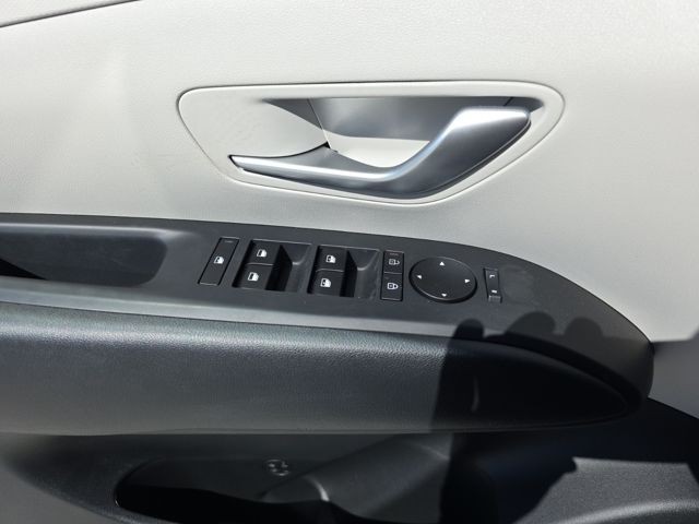 Hyundai Tucson Vehicle Full-screen Gallery Image 21