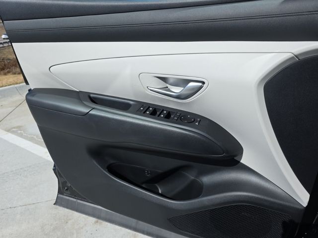 Hyundai Tucson Vehicle Full-screen Gallery Image 22