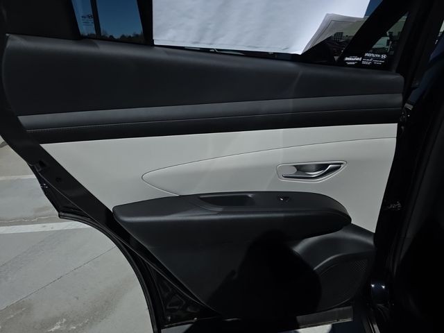 Hyundai Tucson Vehicle Full-screen Gallery Image 25