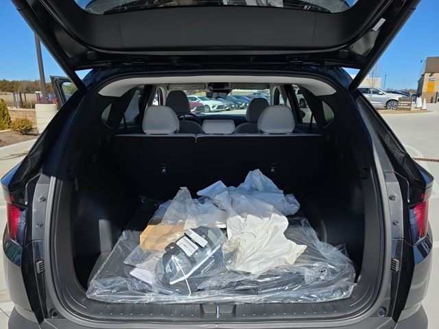 Hyundai Tucson Vehicle Full-screen Gallery Image 28