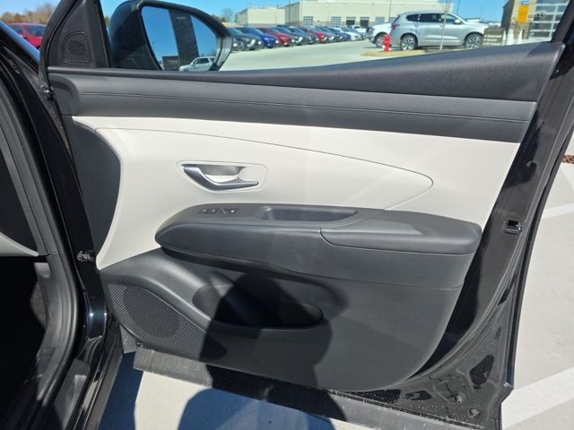 Hyundai Tucson Vehicle Full-screen Gallery Image 31