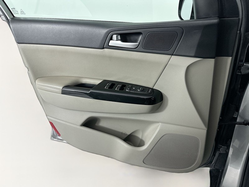 Kia Sportage Vehicle Full-screen Gallery Image 26