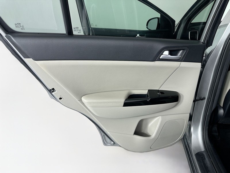 Kia Sportage Vehicle Full-screen Gallery Image 29