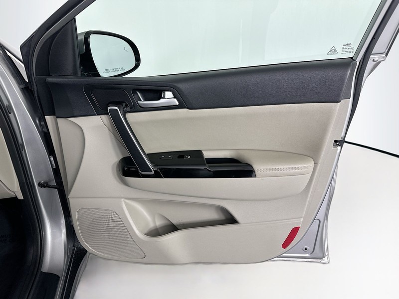 Kia Sportage Vehicle Full-screen Gallery Image 34