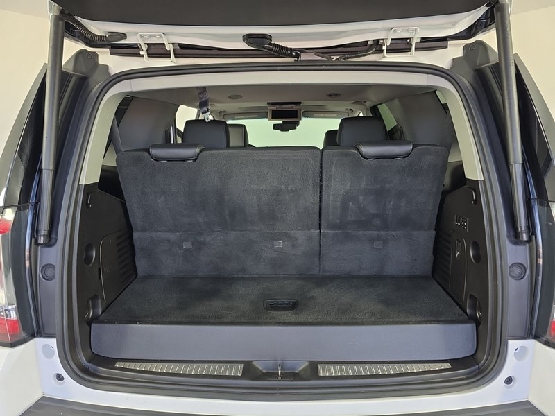 GMC Yukon Vehicle Full-screen Gallery Image 09