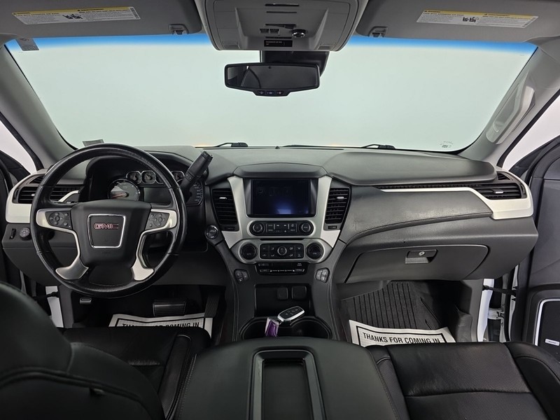GMC Yukon Vehicle Full-screen Gallery Image 12