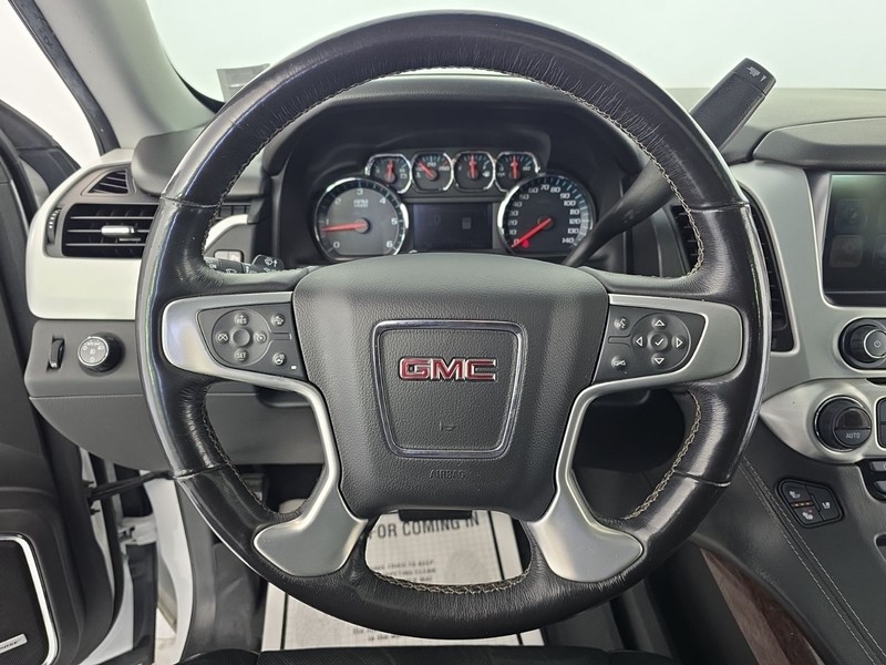 GMC Yukon Vehicle Full-screen Gallery Image 14