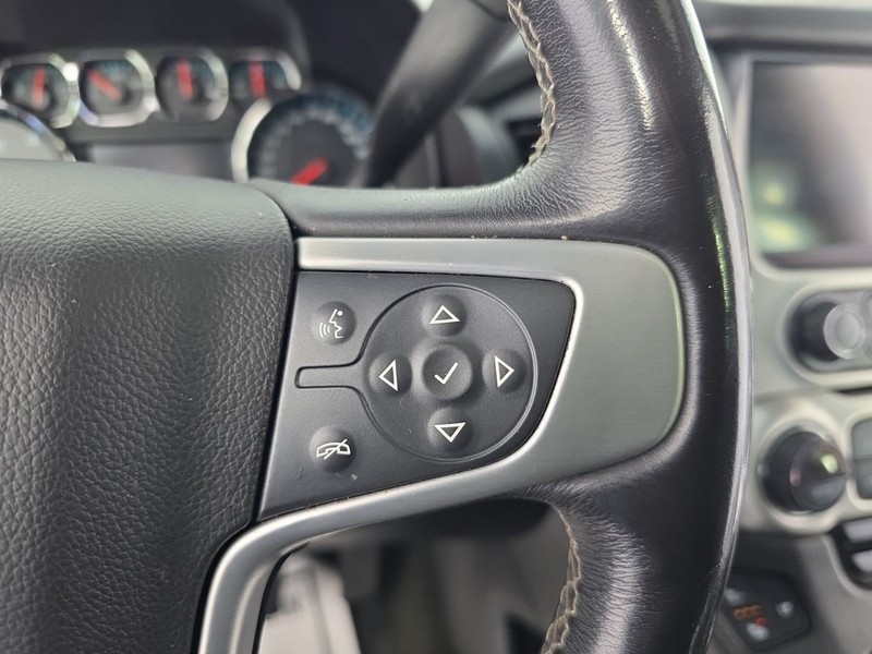 GMC Yukon Vehicle Full-screen Gallery Image 17