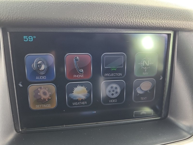 GMC Yukon Vehicle Full-screen Gallery Image 18