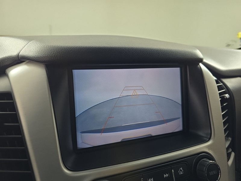 GMC Yukon Vehicle Full-screen Gallery Image 22