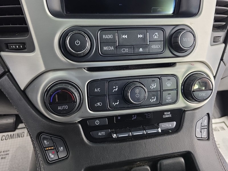 GMC Yukon Vehicle Full-screen Gallery Image 23