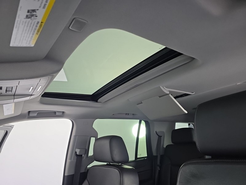 GMC Yukon Vehicle Full-screen Gallery Image 27