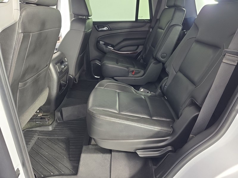 GMC Yukon Vehicle Full-screen Gallery Image 33