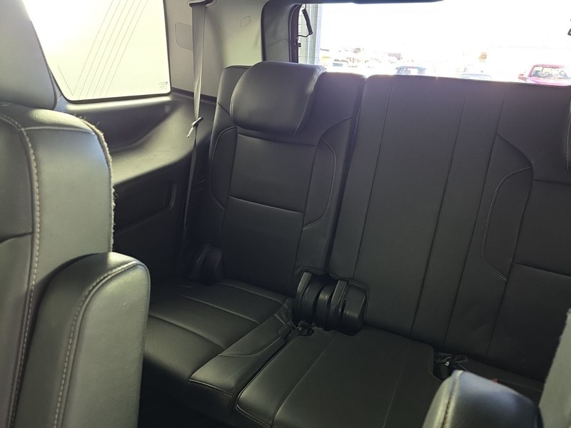 GMC Yukon Vehicle Full-screen Gallery Image 36