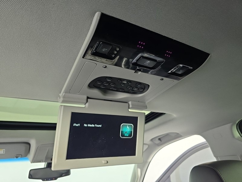 GMC Yukon Vehicle Full-screen Gallery Image 38