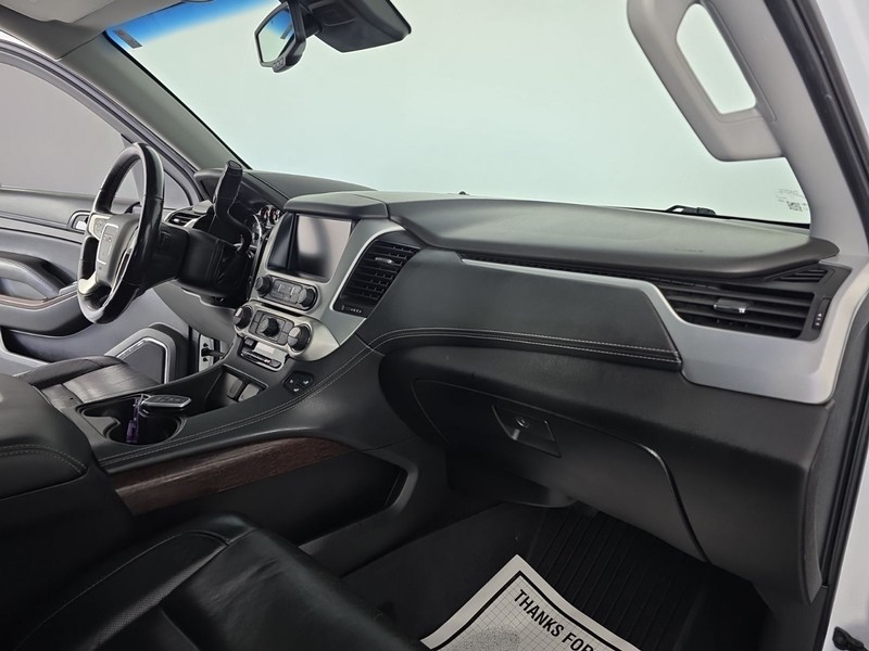 GMC Yukon Vehicle Full-screen Gallery Image 39