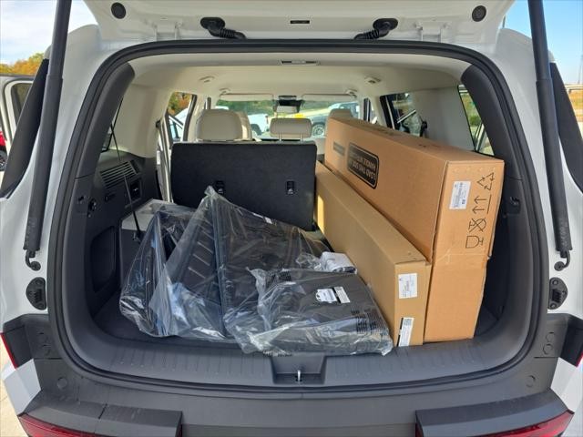 Hyundai Santa Fe Vehicle Full-screen Gallery Image 9