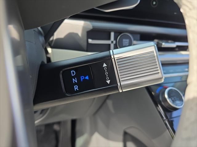 Hyundai Santa Fe Vehicle Full-screen Gallery Image 16