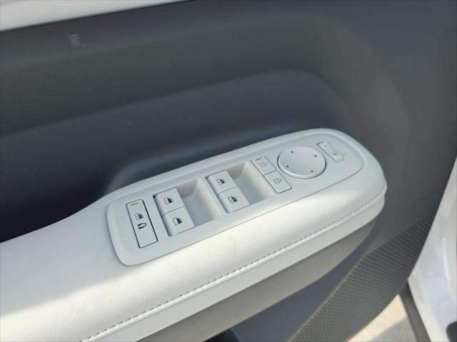 Hyundai Santa Fe Vehicle Full-screen Gallery Image 23