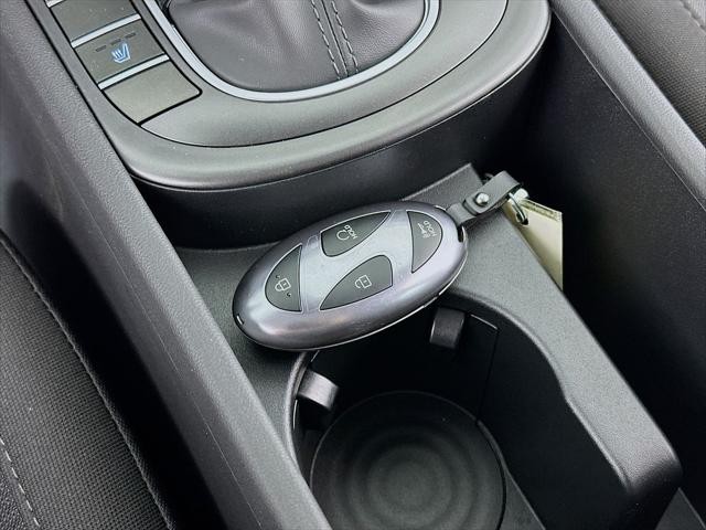 Hyundai Kona Vehicle Full-screen Gallery Image 21