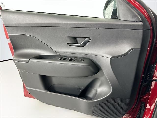 Hyundai Kona Vehicle Full-screen Gallery Image 23