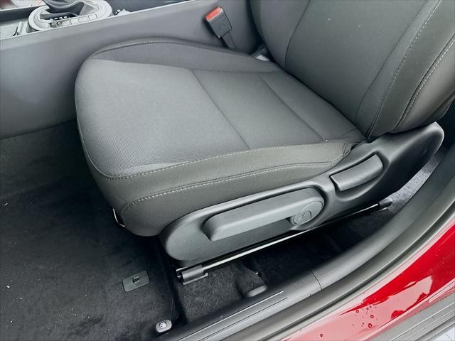 Hyundai Kona Vehicle Full-screen Gallery Image 24