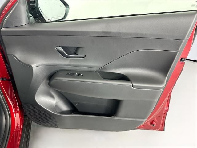 Hyundai Kona Vehicle Full-screen Gallery Image 30