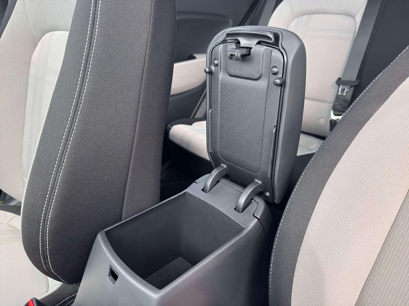 Hyundai Venue Vehicle Full-screen Gallery Image 18