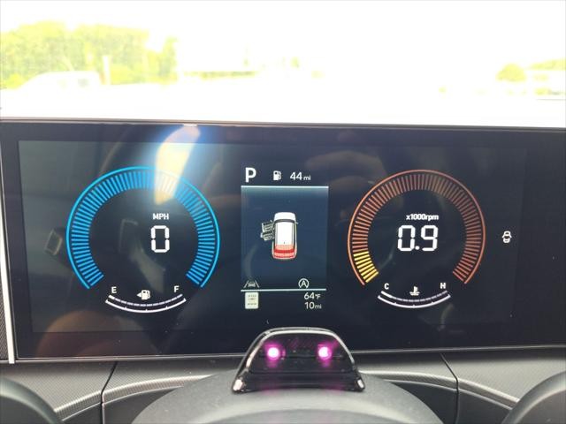 Hyundai Santa Fe Vehicle Full-screen Gallery Image 16