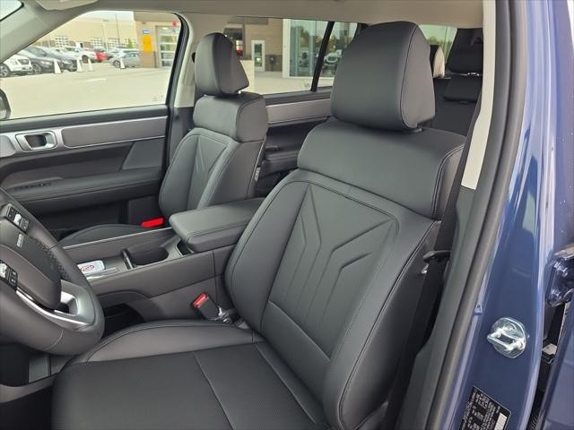 Hyundai Santa Fe Vehicle Full-screen Gallery Image 25