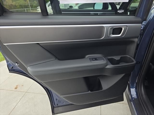 Hyundai Santa Fe Vehicle Full-screen Gallery Image 26