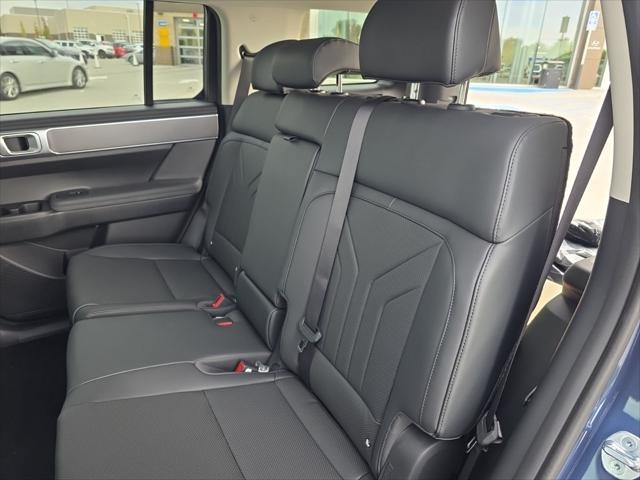 Hyundai Santa Fe Vehicle Full-screen Gallery Image 28