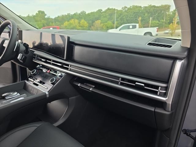 Hyundai Santa Fe Vehicle Full-screen Gallery Image 31