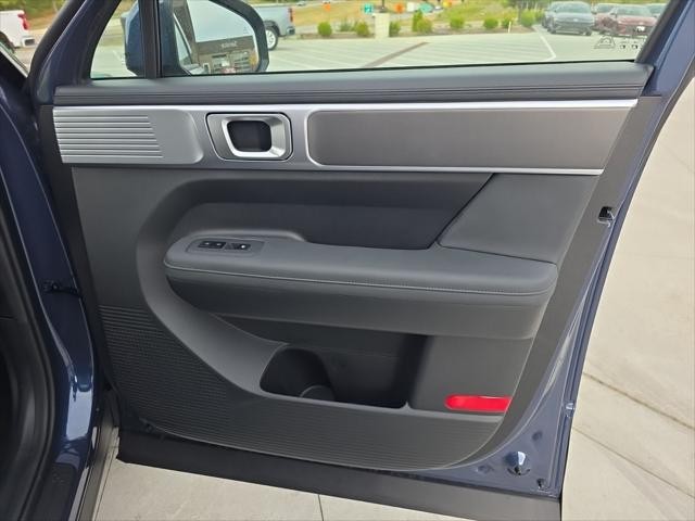 Hyundai Santa Fe Vehicle Full-screen Gallery Image 32