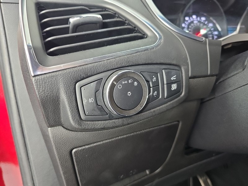 Ford Edge Vehicle Full-screen Gallery Image 12