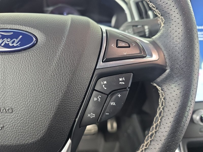 Ford Edge Vehicle Full-screen Gallery Image 16