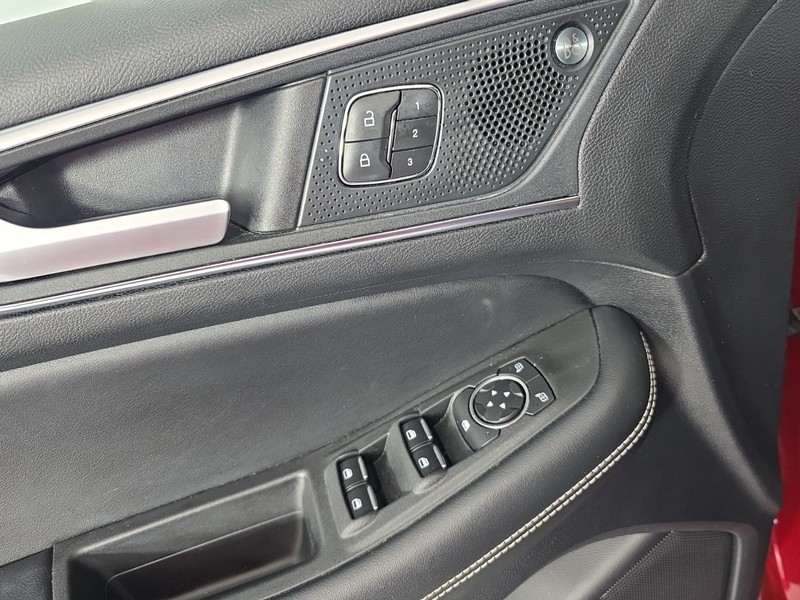 Ford Edge Vehicle Full-screen Gallery Image 27